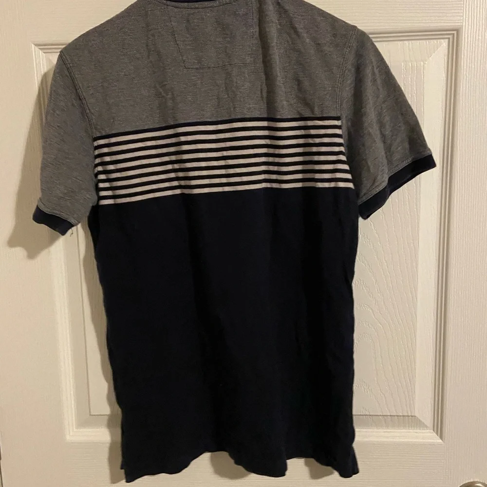 Mens size small banana republic short sleeve polo shirt navy blue white stripe